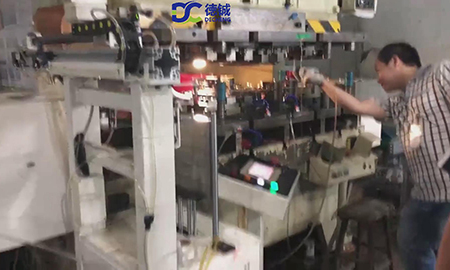 干冰清洗機熱沖壓快速清洗模具應(yīng)用案例視頻 